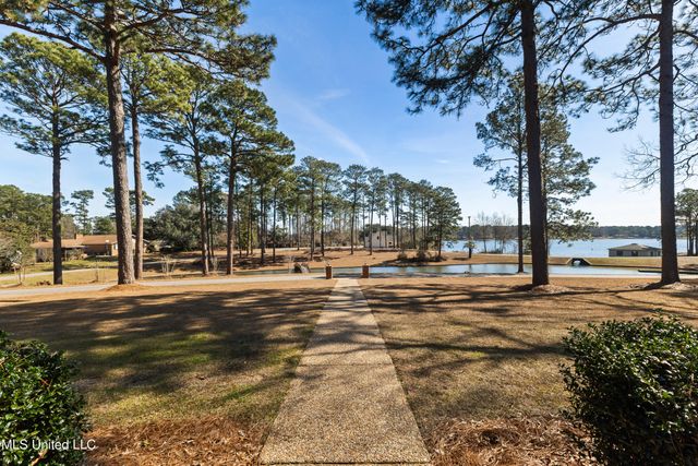 269 W Lake Road, Hattiesburg, MS 39402