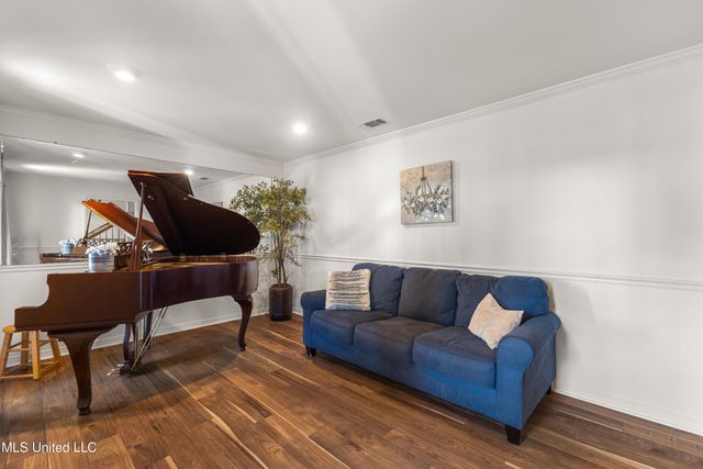 269 W Lake Road, Hattiesburg, MS 39402