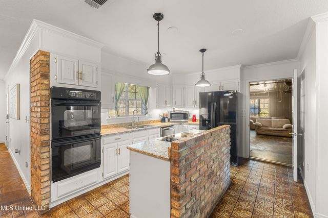 269 W Lake Road, Hattiesburg, MS 39402