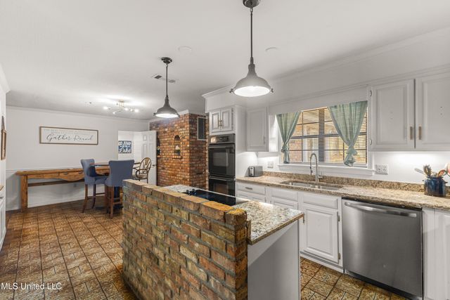 269 W Lake Road, Hattiesburg, MS 39402