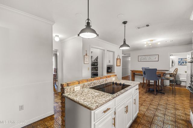 269 W Lake Road, Hattiesburg, MS 39402