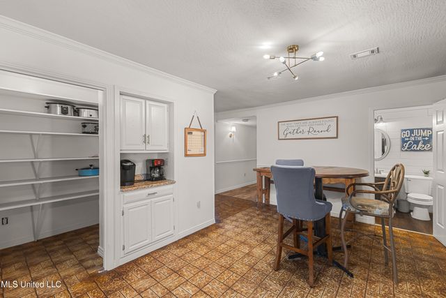 269 W Lake Road, Hattiesburg, MS 39402