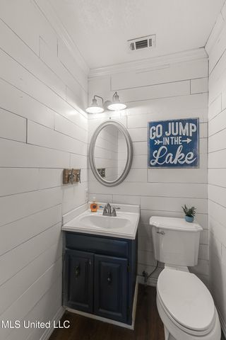 269 W Lake Road, Hattiesburg, MS 39402