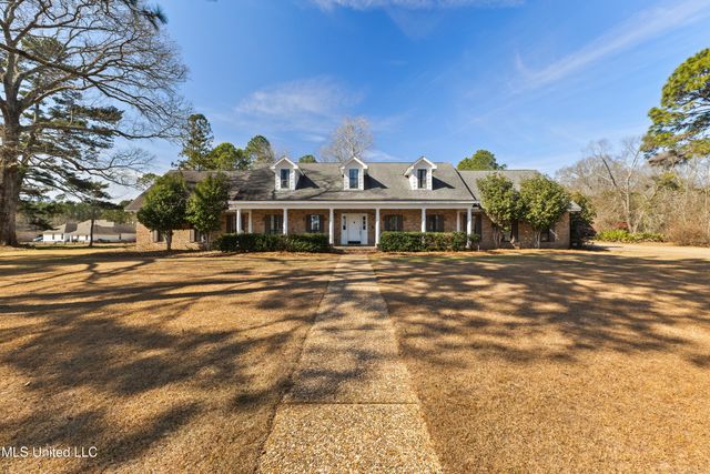 269 W Lake Road, Hattiesburg, MS 39402