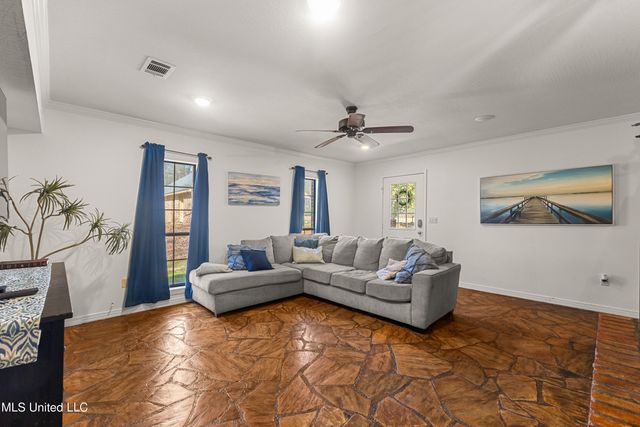 269 W Lake Road, Hattiesburg, MS 39402