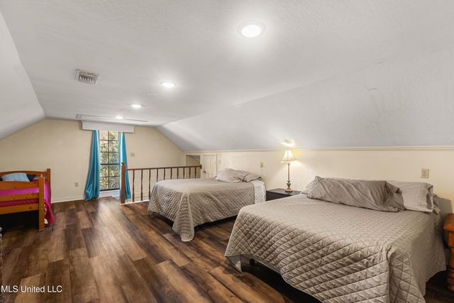 269 W Lake Road, Hattiesburg, MS 39402