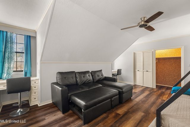 269 W Lake Road, Hattiesburg, MS 39402