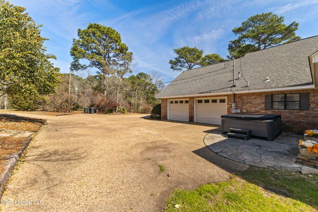 269 W Lake Road, Hattiesburg, MS 39402