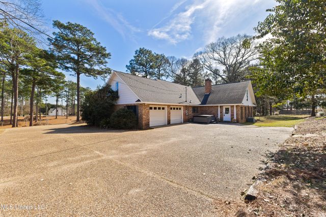 269 W Lake Road, Hattiesburg, MS 39402