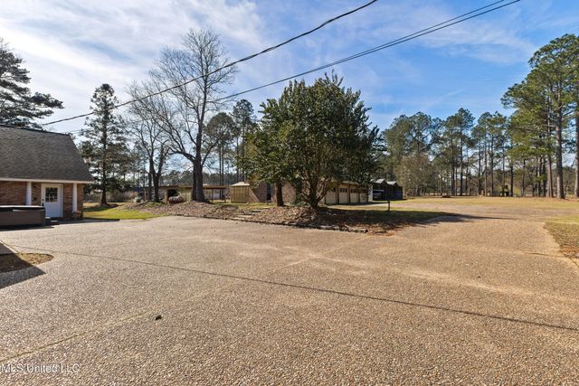269 W Lake Road, Hattiesburg, MS 39402