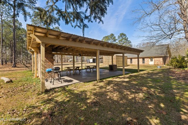 269 W Lake Road, Hattiesburg, MS 39402