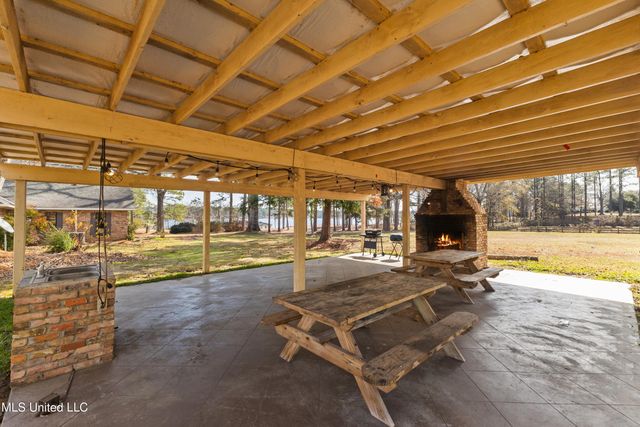 269 W Lake Road, Hattiesburg, MS 39402