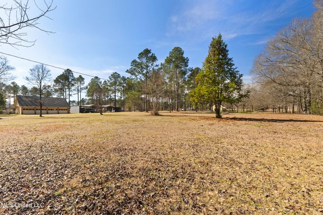 269 W Lake Road, Hattiesburg, MS 39402