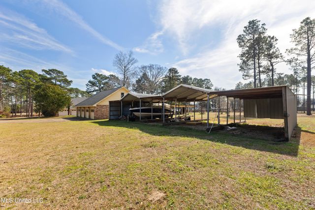 269 W Lake Road, Hattiesburg, MS 39402