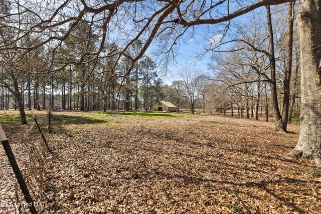 269 W Lake Road, Hattiesburg, MS 39402