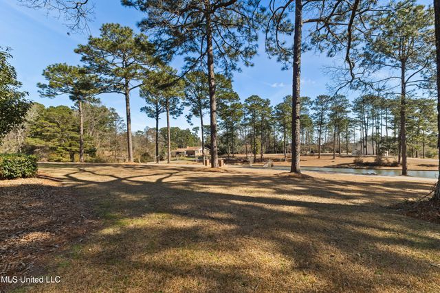 269 W Lake Road, Hattiesburg, MS 39402