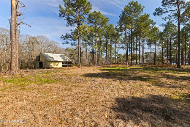 269 W Lake Road, Hattiesburg, MS 39402