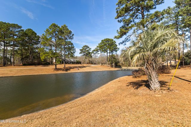 269 W Lake Road, Hattiesburg, MS 39402