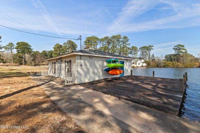 269 W Lake Road, Hattiesburg, MS 39402