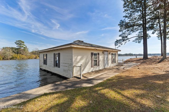 269 W Lake Road, Hattiesburg, MS 39402