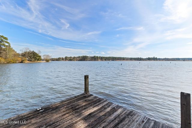 269 W Lake Road, Hattiesburg, MS 39402