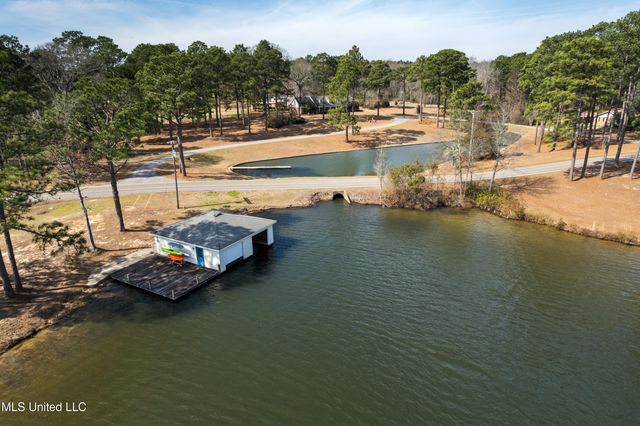 269 W Lake Road, Hattiesburg, MS 39402