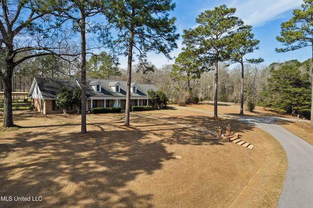 269 W Lake Road, Hattiesburg, MS 39402