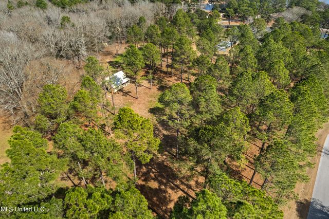 269 W Lake Road, Hattiesburg, MS 39402