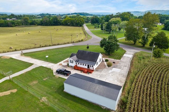 1462 Franks Ferry Rd, Sparta, TN 38583