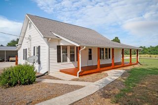 1462 Franks Ferry Rd, Sparta, TN 38583