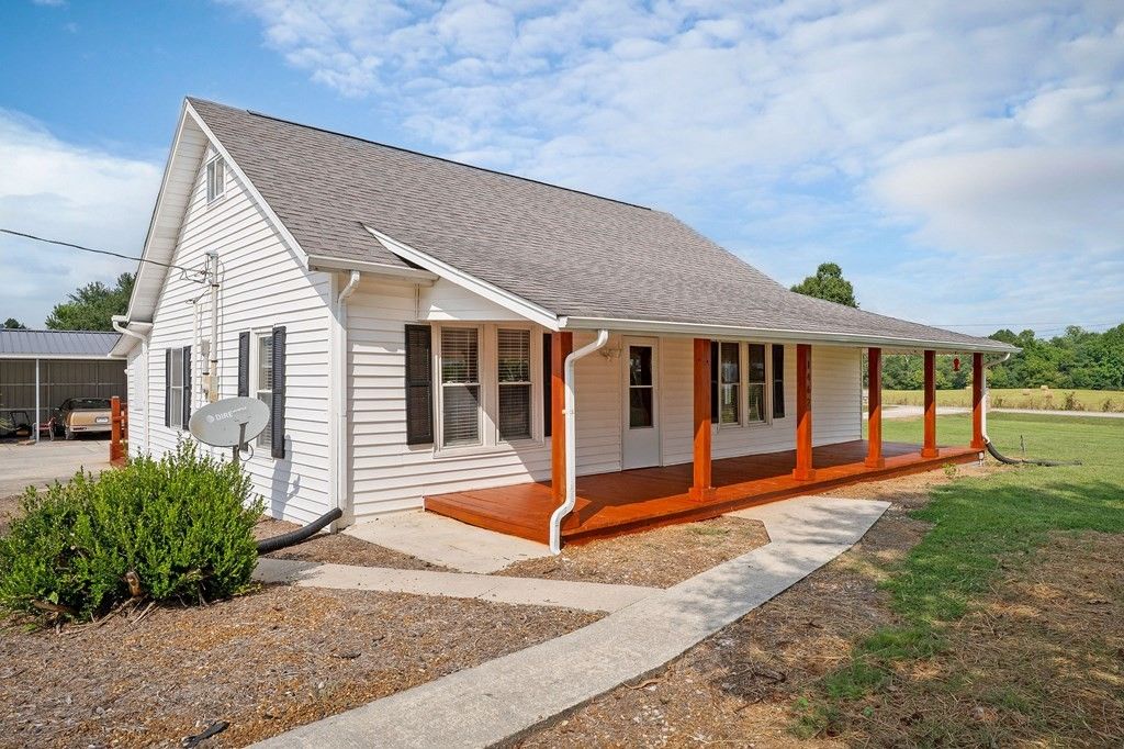 1462 Franks Ferry Rd, Sparta, TN 38583