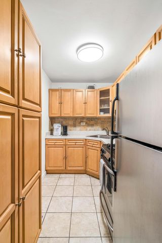 900 W 190th St Apt 10E, New York City, NY 10040