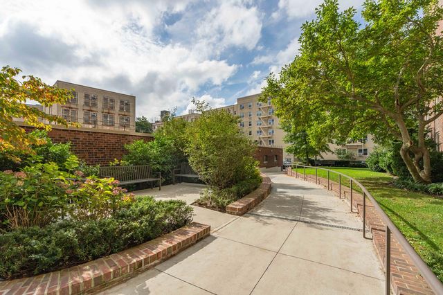 900 W 190th St Apt 10E, New York City, NY 10040