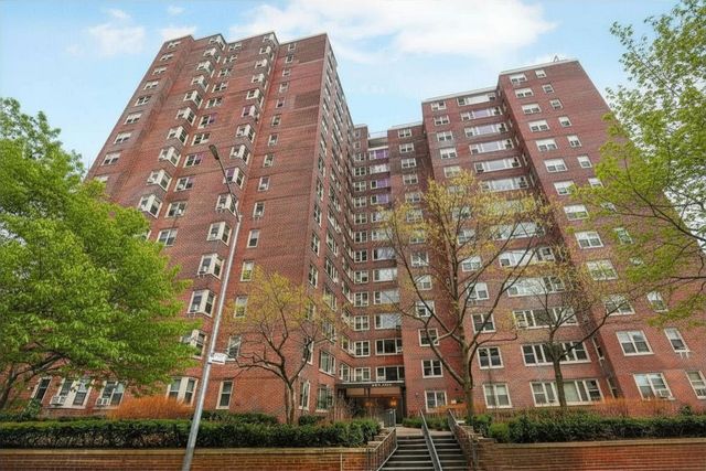 900 W 190th St Apt 10E, New York City, NY 10040