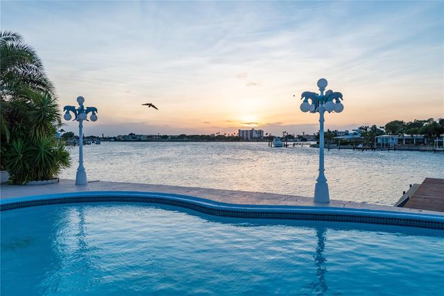 7985 4TH AVENUE S, St Petersburg, FL 33707