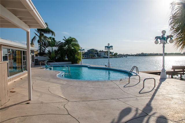 7985 4TH AVENUE S, St Petersburg, FL 33707