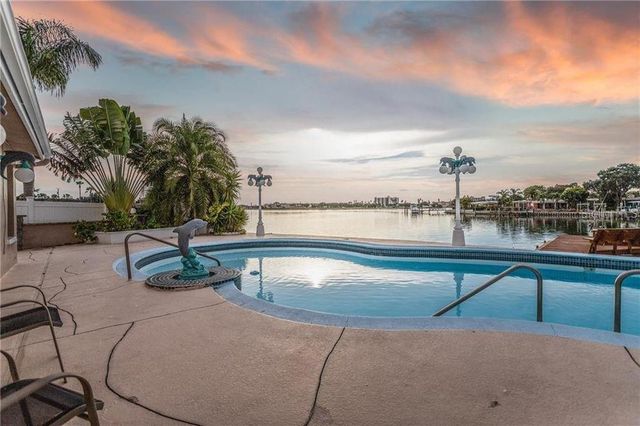 7985 4TH AVENUE S, St Petersburg, FL 33707