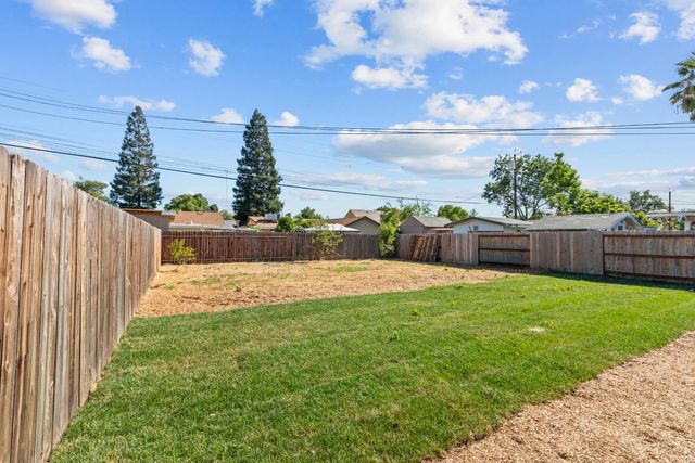 2040 Robert Way, Sacramento, CA 95825