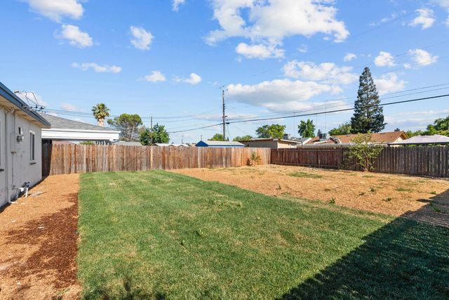 2040 Robert Way, Sacramento, CA 95825