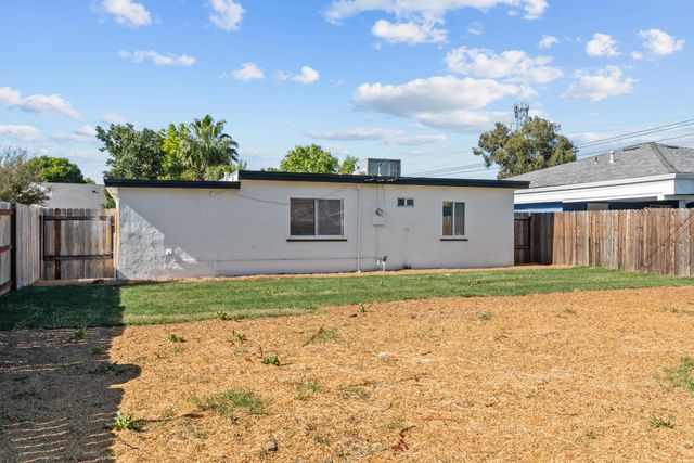 2040 Robert Way, Sacramento, CA 95825