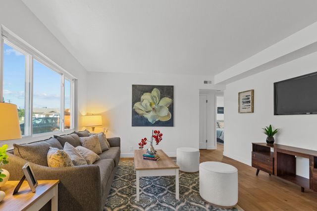2040 Robert Way, Sacramento, CA 95825