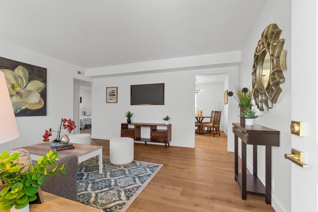 2040 Robert Way, Sacramento, CA 95825