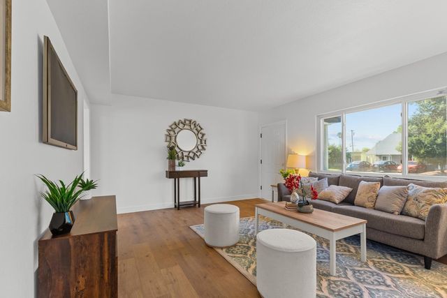 2040 Robert Way, Sacramento, CA 95825