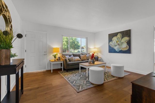 2040 Robert Way, Sacramento, CA 95825