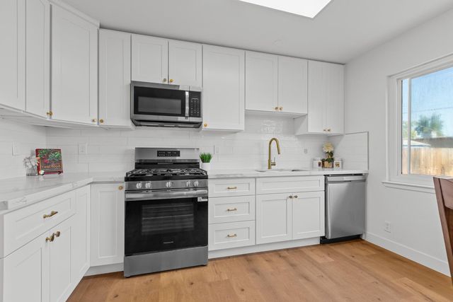 2040 Robert Way, Sacramento, CA 95825