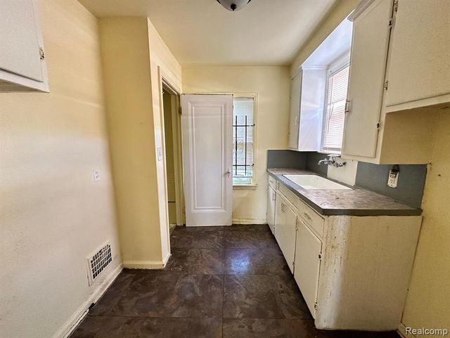 15252 Rossini Drive, Detroit, MI 48205
