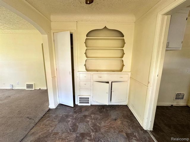 15252 Rossini Drive, Detroit, MI 48205