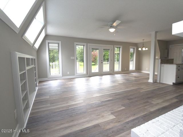 211 Country Club Boulevard, Jacksonville, NC 28540