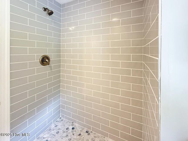 211 Country Club Boulevard, Jacksonville, NC 28540