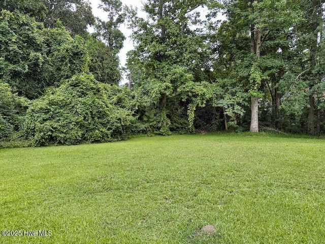 211 Country Club Boulevard, Jacksonville, NC 28540